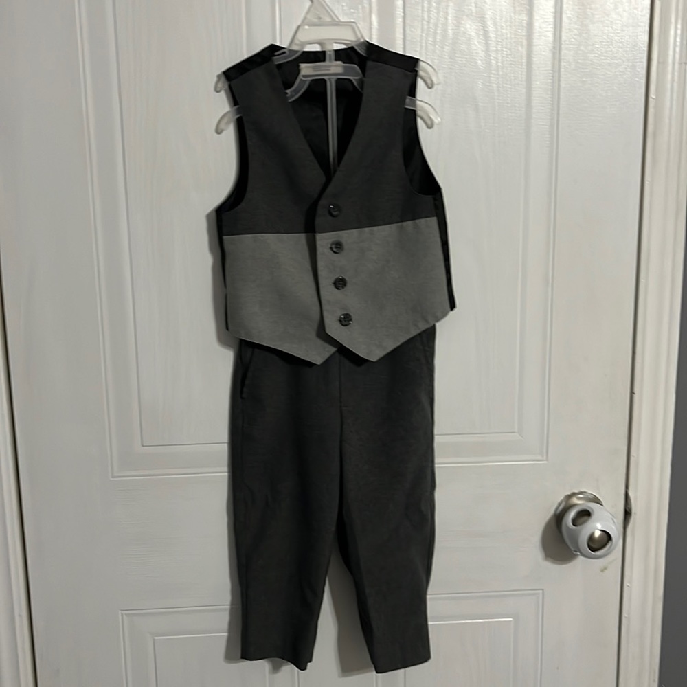 Kenneth Cole toddler boys suit pants and vest. 2t